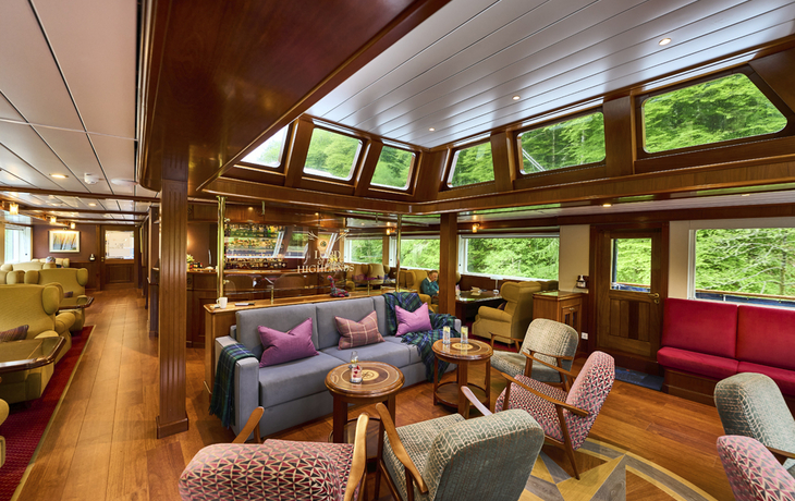 Panorama-Salon mit Bar - © 