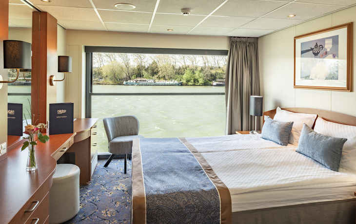 2-Bett Deluxe Oberdeck, Infinity-Balkon - © 