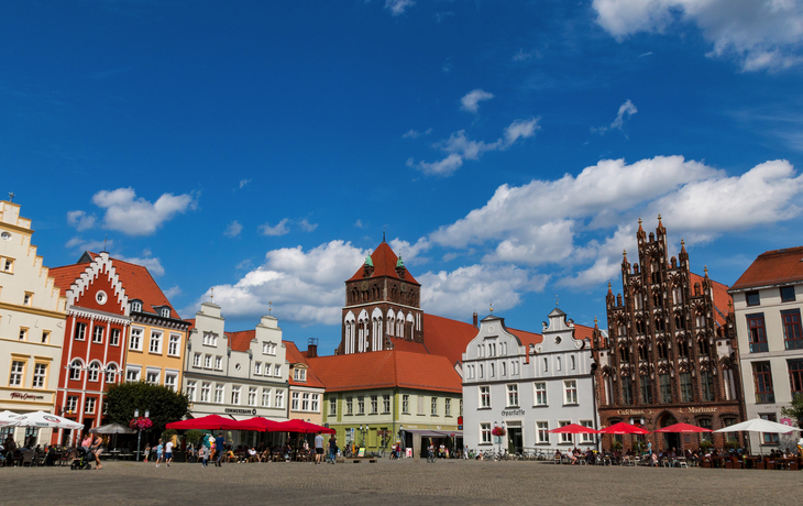 Strelasundquerung zwischen der Insel Rügen über den Strelasund zum vorpommerschen Festland bei Stralsund - © Sliver - stock.adobe.com