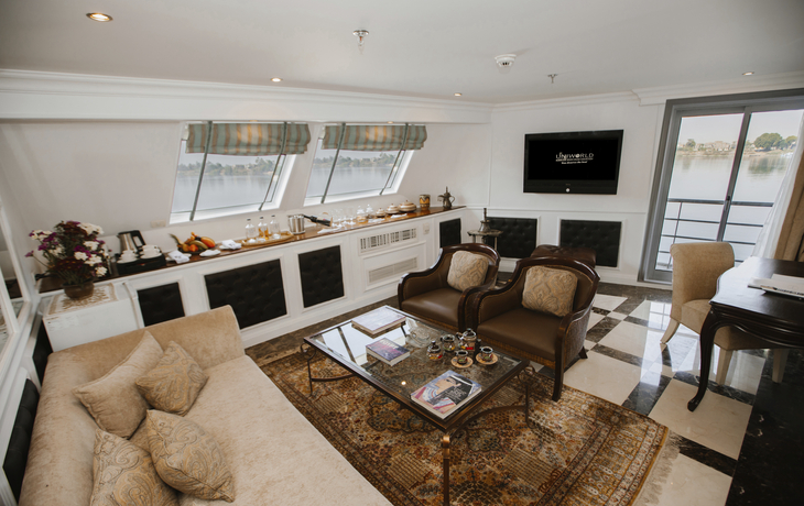 Strasse durch Reisefeld - © patpitchaya - stock.adobe.com