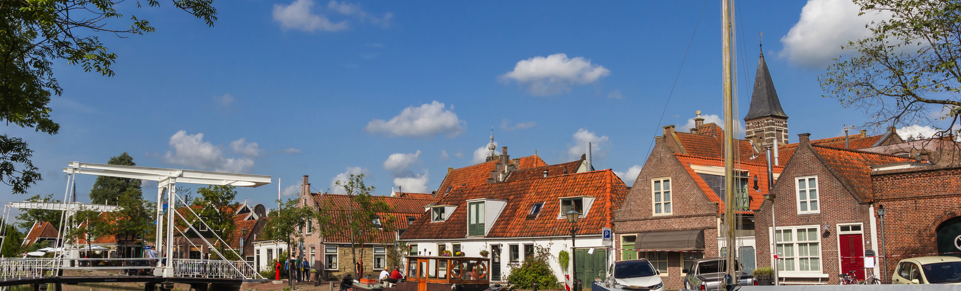 Brücke und alte Schiffe am Kai in Edam in den Niederlanden - ©venemama - stock.adobe.com
