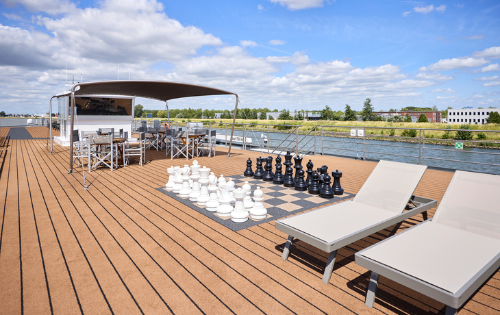 Sonnendach mit Schachbrett - © Scylla AG