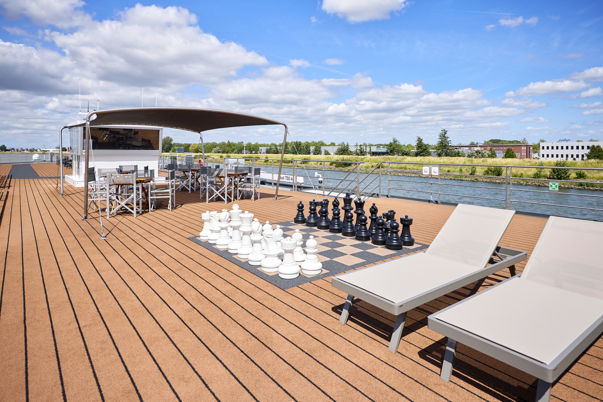 Sonnendach mit Schachbrett - © Scylla AG