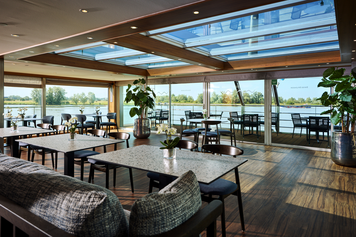 Lido Bar mit Aussenterrasse - © Scylla AG