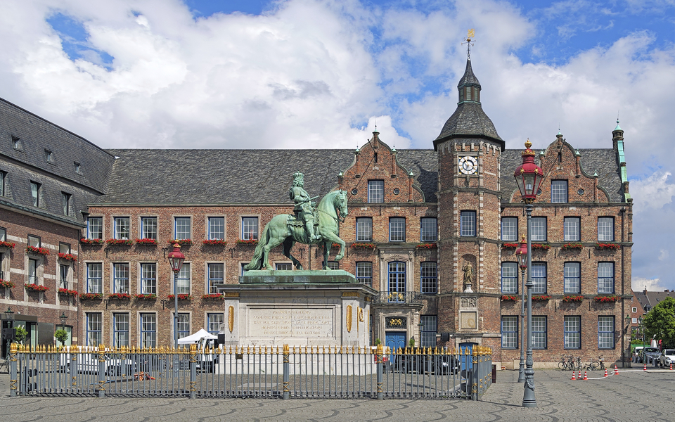 Altes Rathaus, Düsseldorf - © shutterstock_285676475