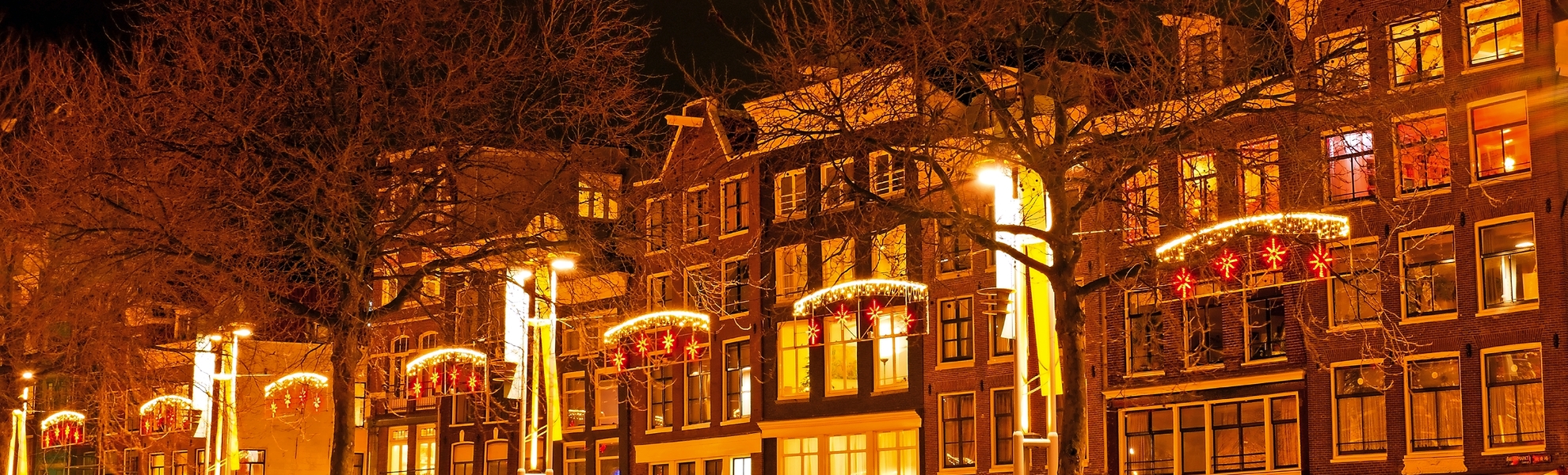 Amsterdam in der Nacht in der Weihnachtszeit in den Niederlanden - © Nataraj - Fotolia