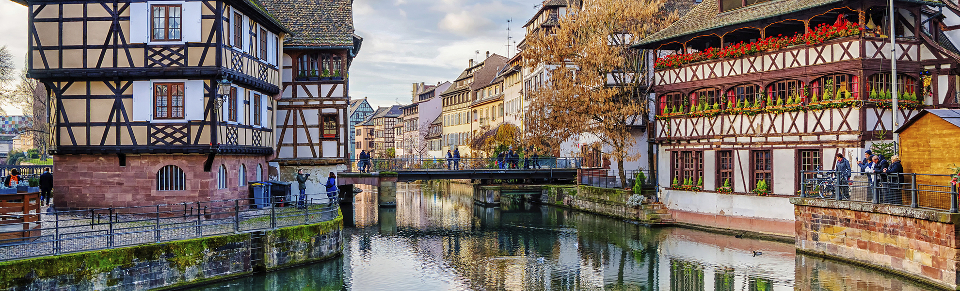 Traditional half-timbered houses on the canals district La Petit - © MarinadeArt - stock.adobe.com