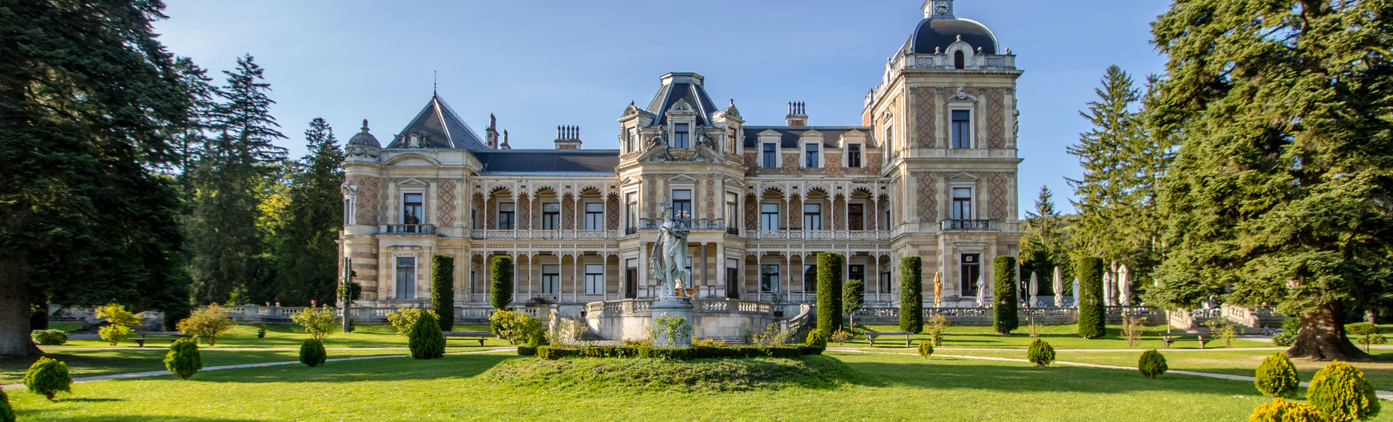 Wiener Hermesvilla in Herbst - © romanple - stock.adobe.com