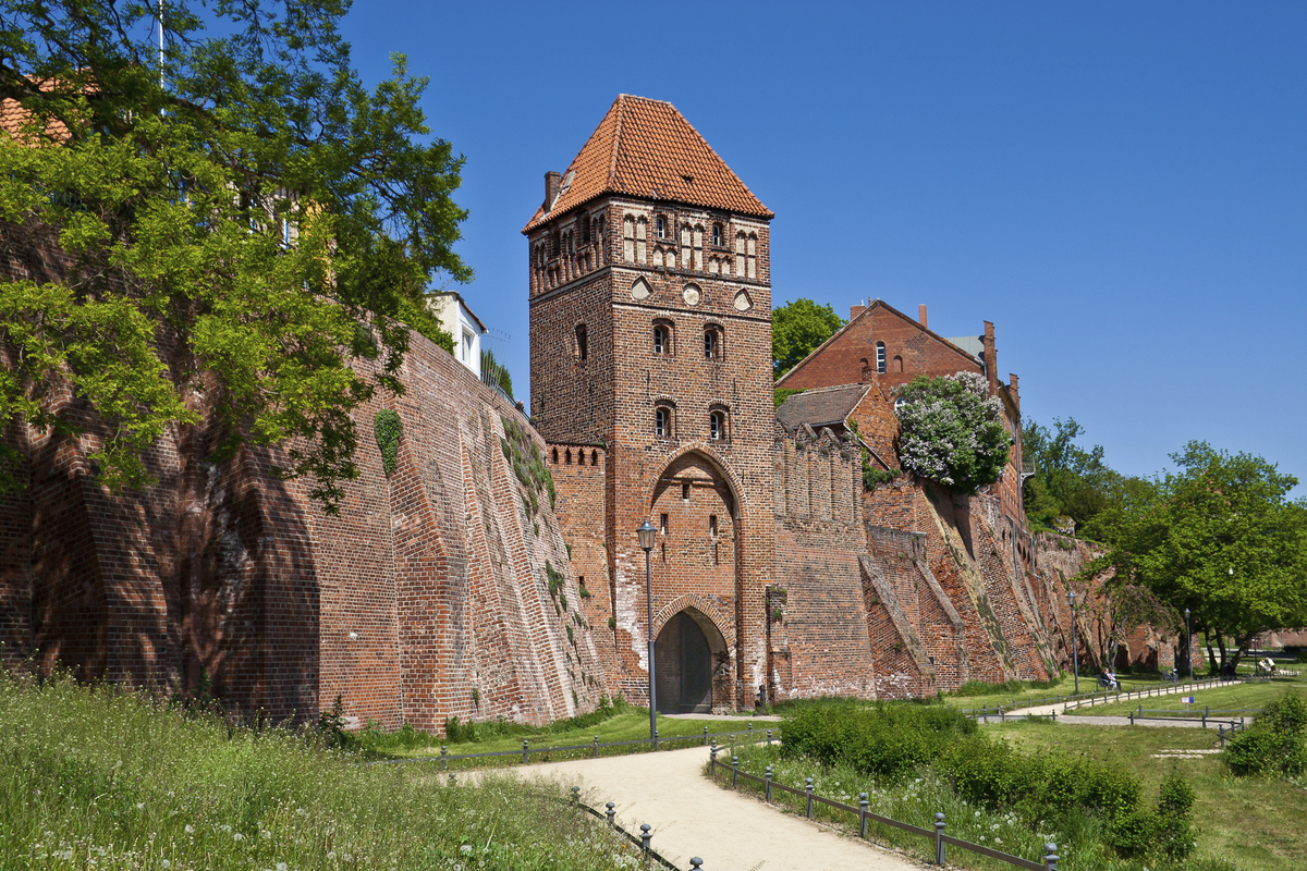 Stadtmauer mit Elbtor, Tangermünde - © Uwe Graf - Fotolia