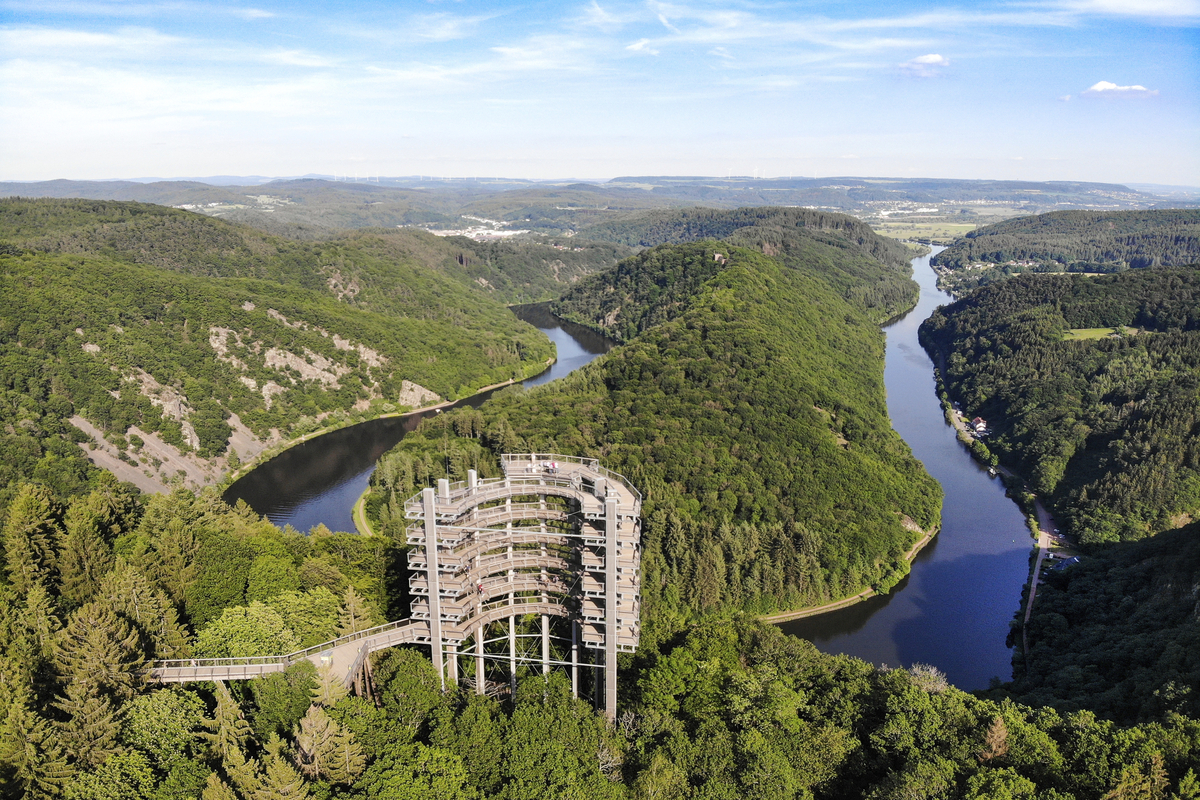Luftbild Saarschleife mit Baumwipfelpfad - © Henry Czauderna - stock.adobe.com