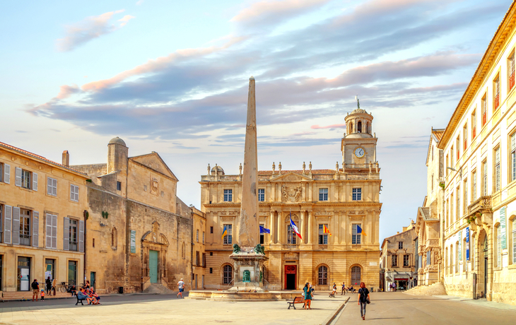 Altstadt von Arles - © Sina Ettmer - stock.adobe.com