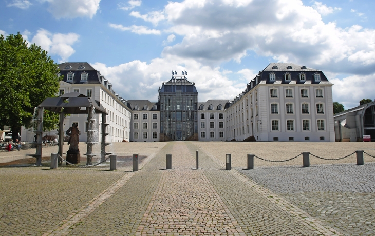 Schloss Saarbrücken vom Alten Rathaus aus gesehen - © Tourismus Zentrale Saarland