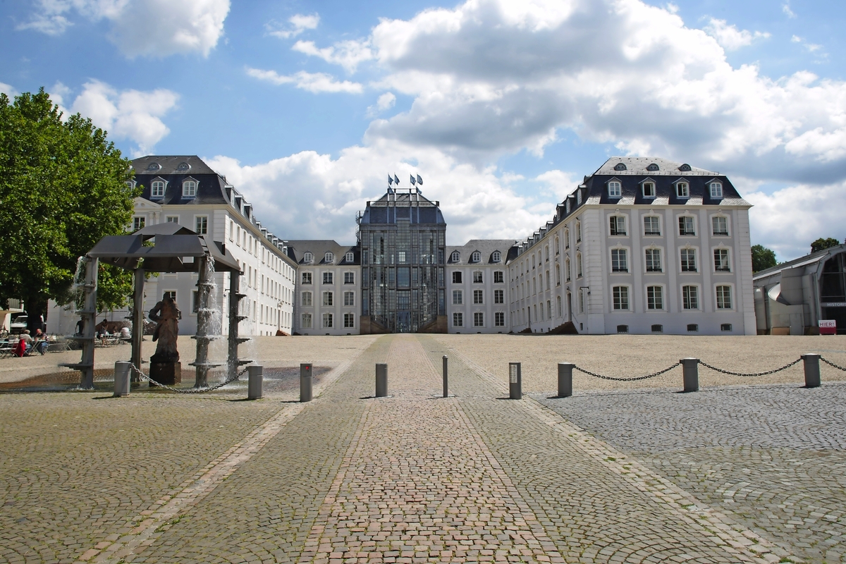 Schloss Saarbrücken vom Alten Rathaus aus gesehen - © Tourismus Zentrale Saarland