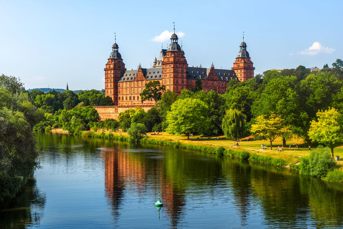 Schloss Johannisburg in Aschaffenburg  - © Sina Ettmer - stock.adobe.com