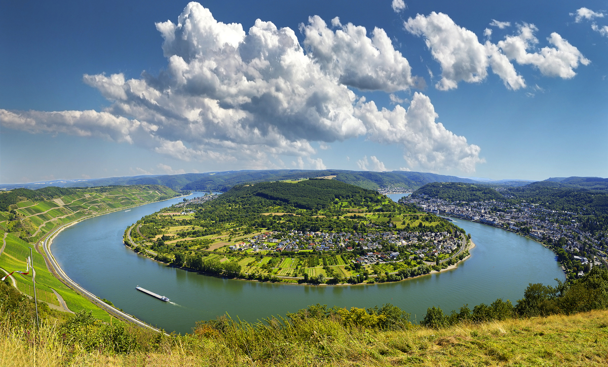 Panoramablick auf die größte Rheinschleife mit Blick auf Boppard, Filsen und Osterspai - © Pecold - stock.adobe.com