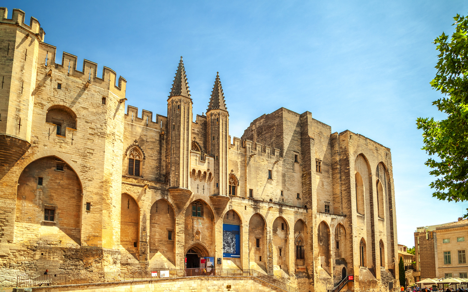 Papstpalast in Avignon - © Sina Ettmer - stock.adobe.com