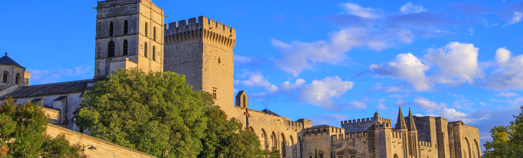 Papstpalast in Avignon - © aterrom - stock.adobe.com