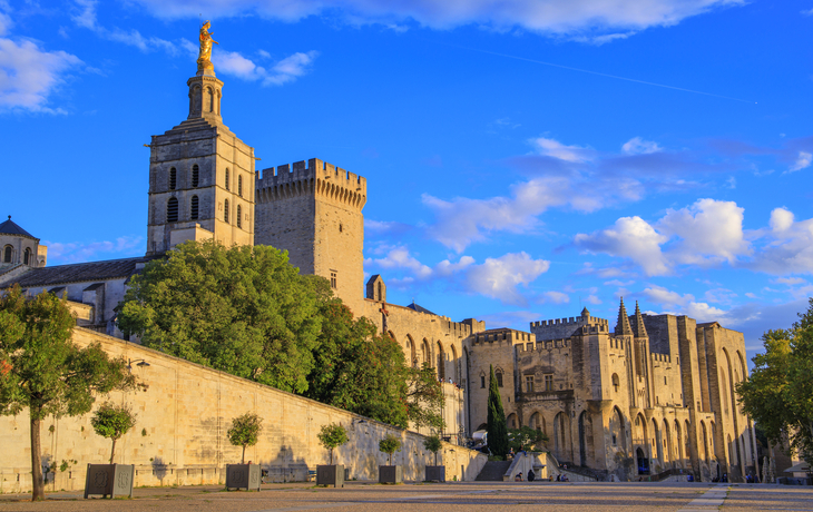 Papstpalast in Avignon - © aterrom - stock.adobe.com