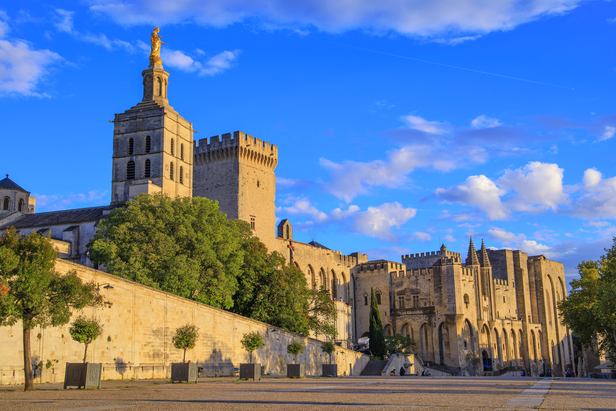 Papstpalast in Avignon - © aterrom - stock.adobe.com