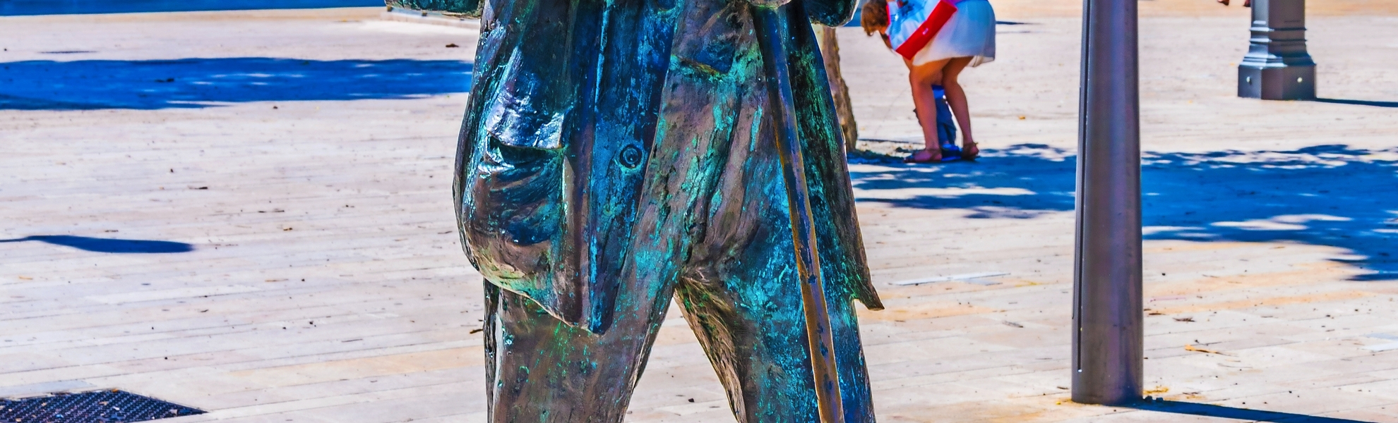 Statue von Paul Cezanne in Aix-en-Provence auf dem Platz La Rotonde, Frankreich - © dudlajzov - stock.adobe.com
