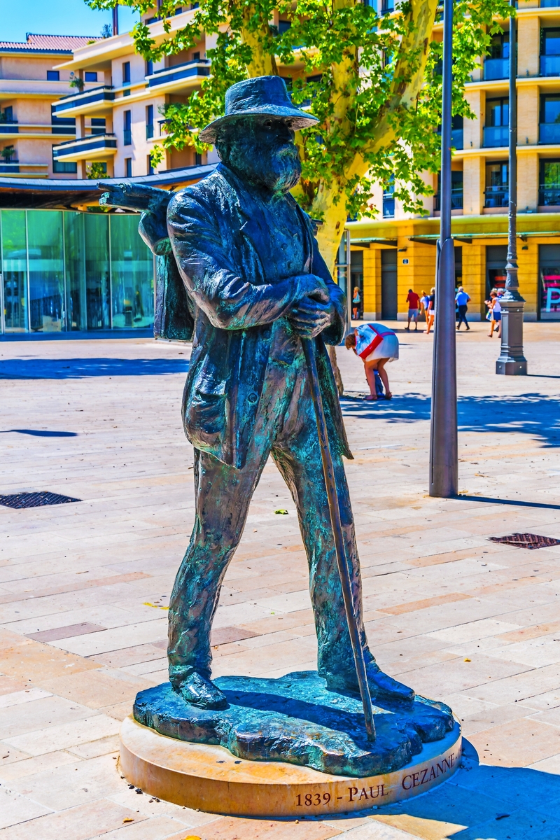 Statue von Paul Cezanne in Aix-en-Provence auf dem Platz La Rotonde, Frankreich - © dudlajzov - stock.adobe.com