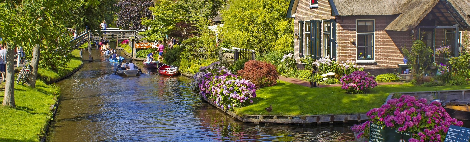 Giethoorn in der nordöstlichen niederländischen Provinz Overijssel - © Mira Drozdowski - stock.adobe.com