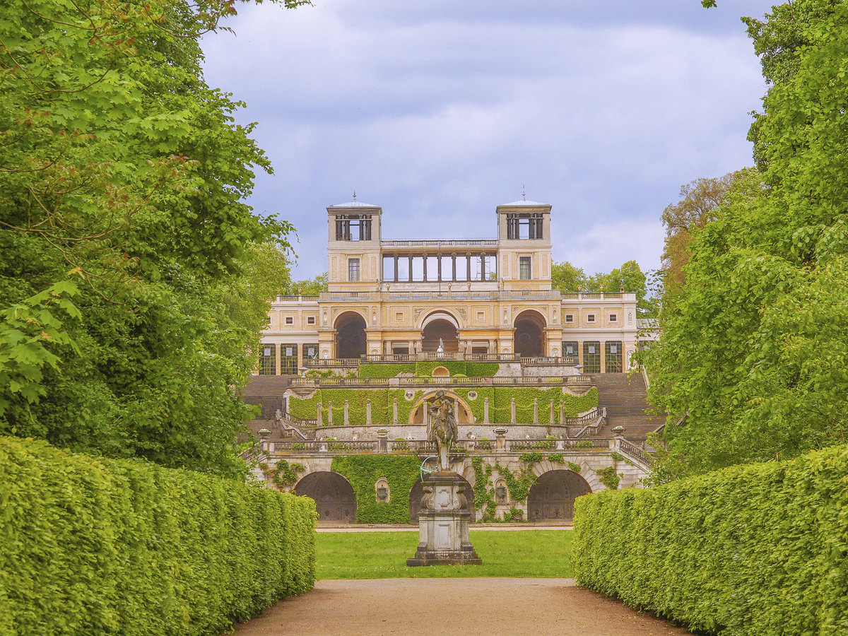 Orangerie im Park Sanssouci, Potsdam - © shutterstock_235188985
