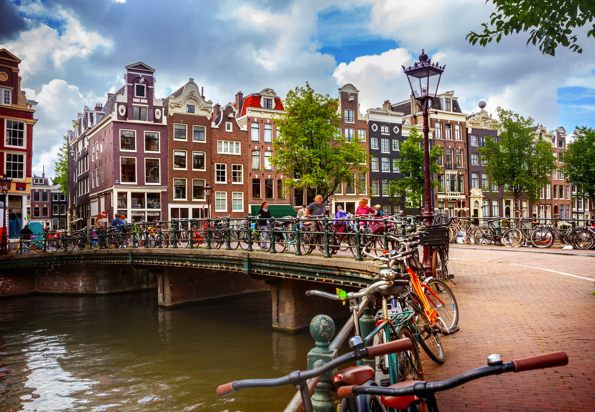 Kanal in Amsterdam - © adisa - stock.adobe.com