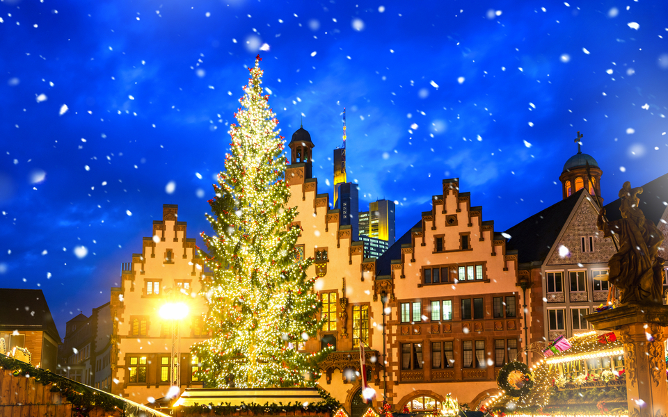 Weihnachtsmarkt am Römerberg - © Sina Ettmer - stock.adobe.com