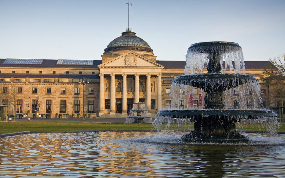 Kurhaus, Wiesbaden - © shutterstock_73256674