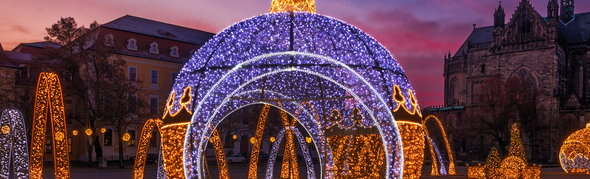 begehbare Weihnachtskugel auf dem Magdeburger Weihnachtsmarkt - © Uwe Graf - stock.adobe.com