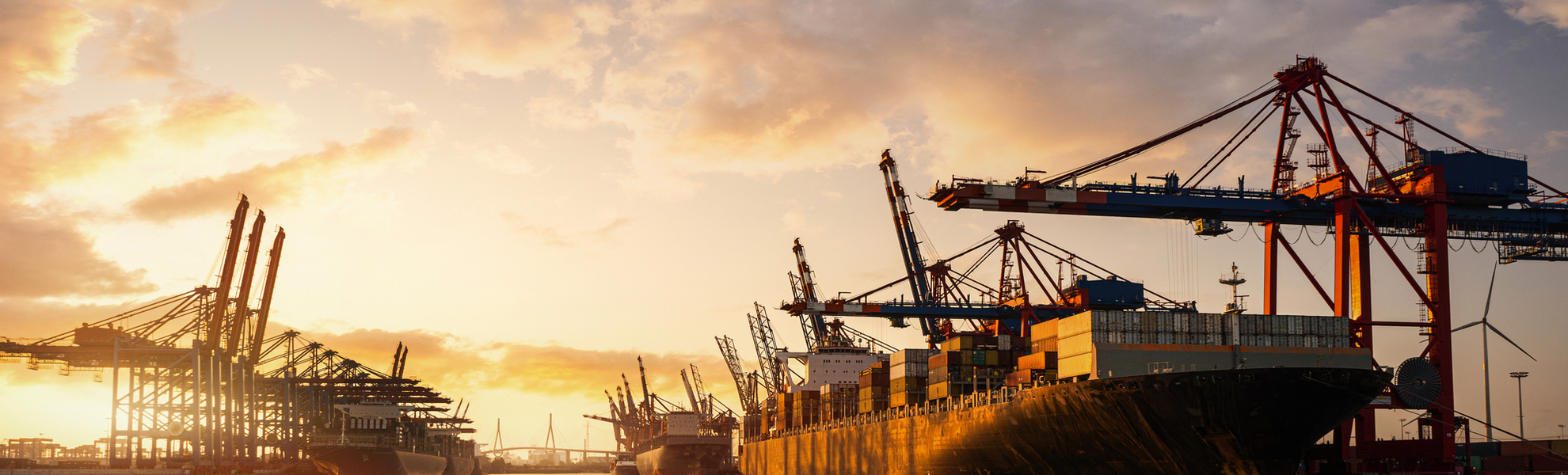 Hamburg Container-Hafen - © m.mphoto - stock.adobe.com