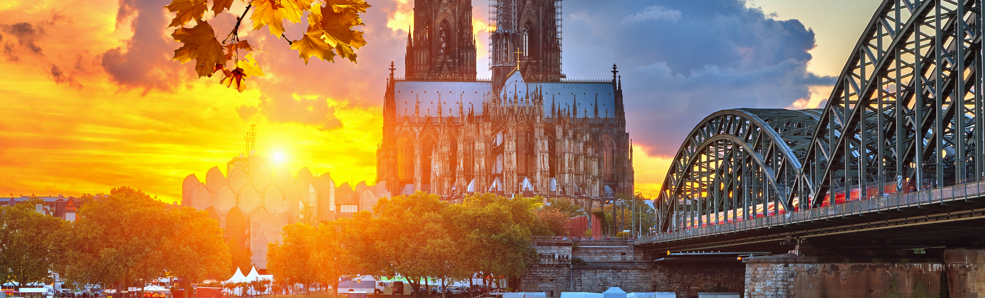 Köln bei Sonnenuntergang - ©sborisov - stock.adobe.com