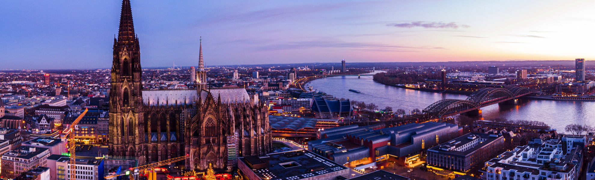 Weihnachtsmarkt am Kölner Dom - © Fokke - stock.adobe.com