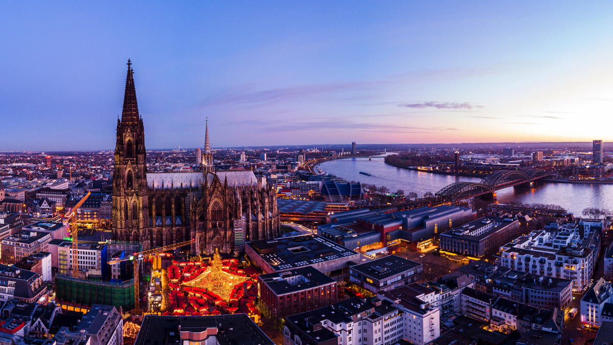 Weihnachtsmarkt am Kölner Dom - © Fokke - stock.adobe.com