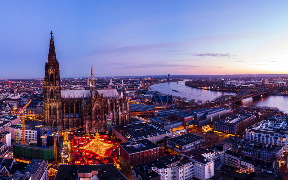 Weihnachtsmarkt am Kölner Dom - © Fokke - stock.adobe.com