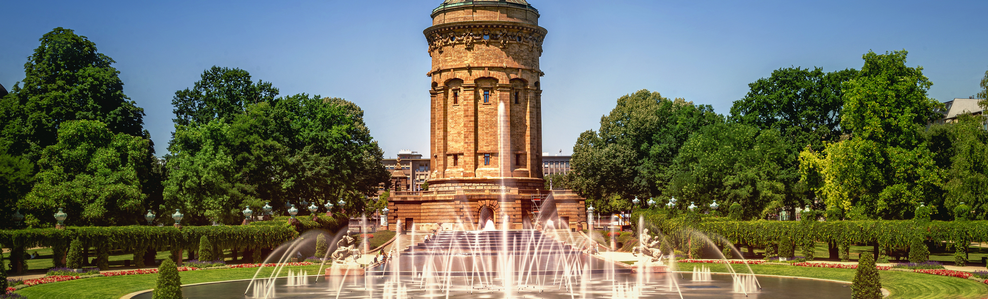 Mannheims Wasserturm und Wasserturmanlage mit Brunnen - © Thorsten Assfalg - stock.adobe.com