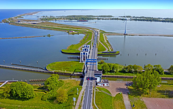  Deich zwischen Enkhuizen und Lelystad - © Nataraj - stock.adobe.com