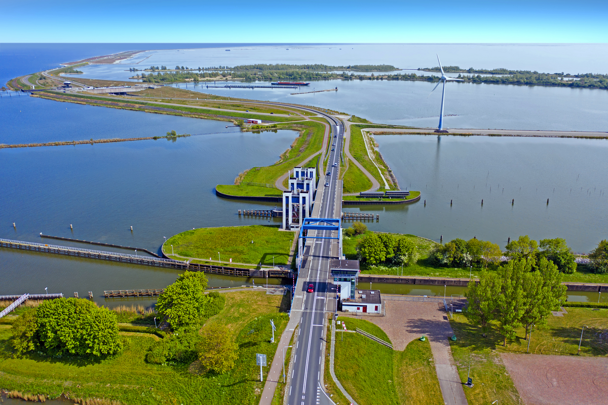  Deich zwischen Enkhuizen und Lelystad - © Nataraj - stock.adobe.com