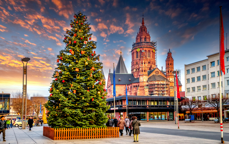 Domplatz in Mainz  - © Sina Ettmer - stock.adobe.com