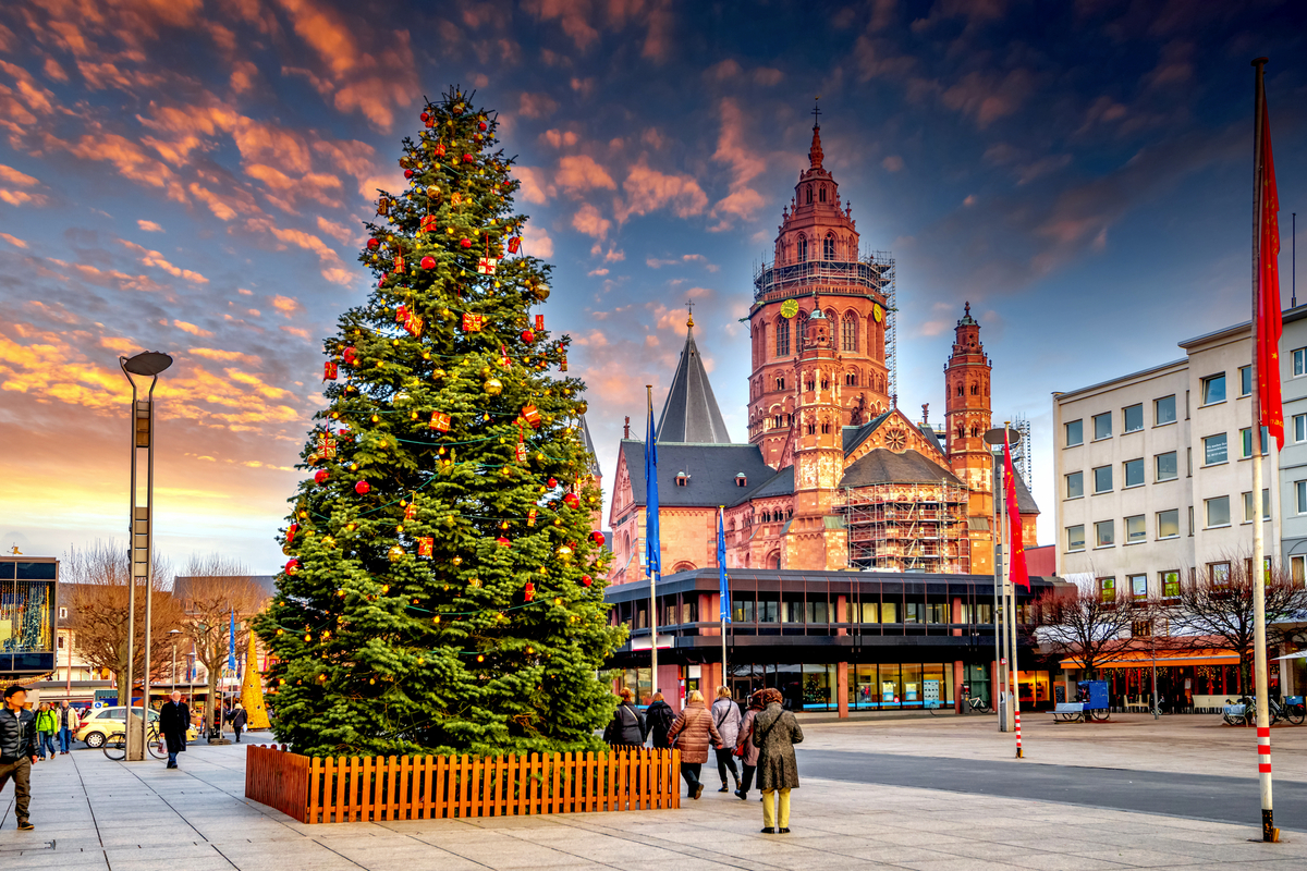 Domplatz in Mainz  - © Sina Ettmer - stock.adobe.com