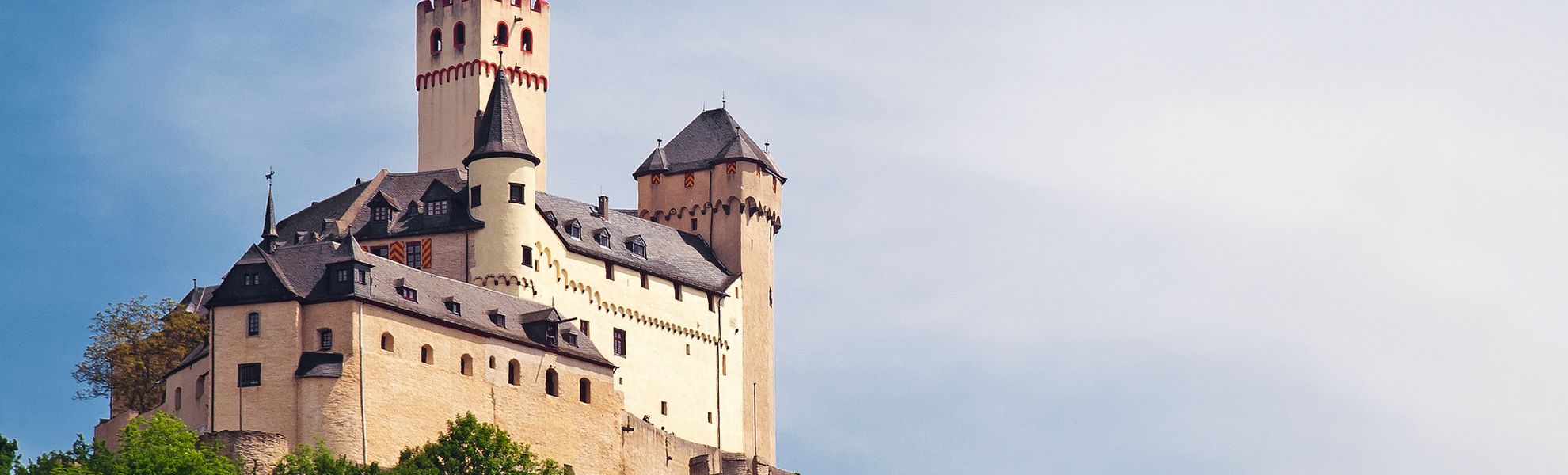 Marksburg bei Braubach am Rhein - © mojolo - stock.adobe.com