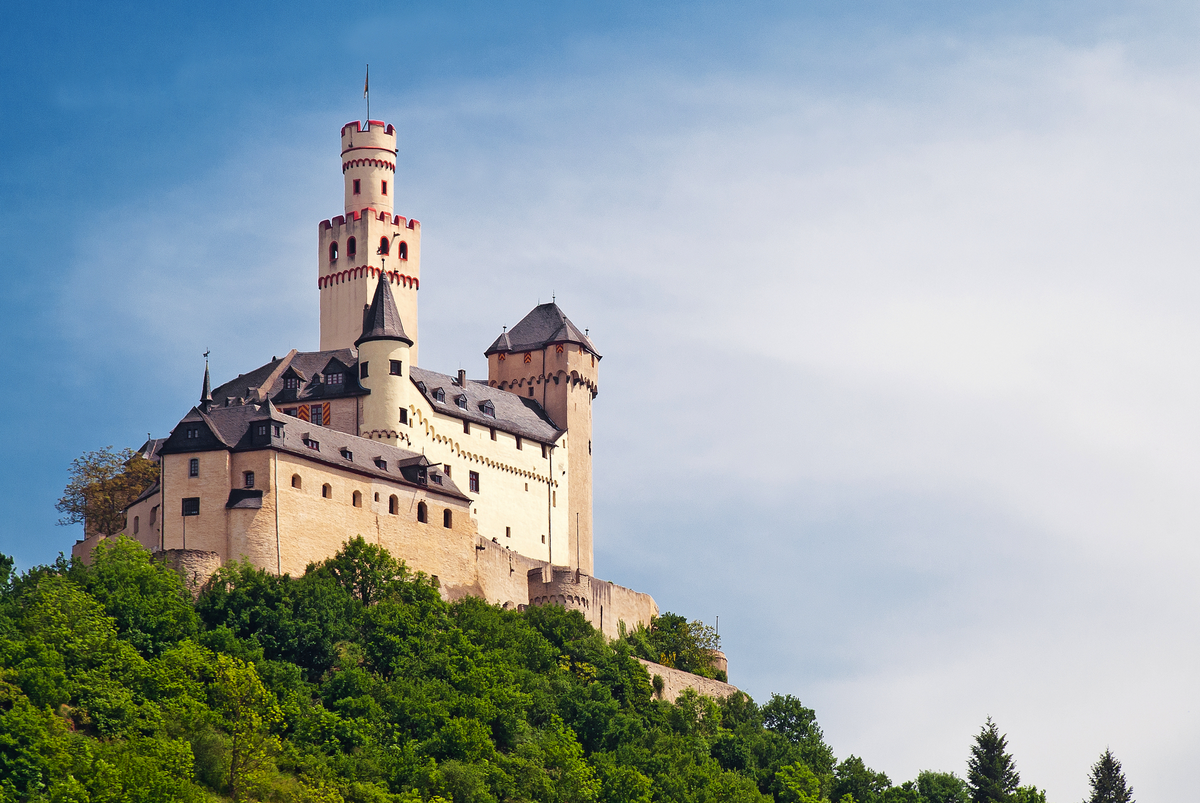 Marksburg bei Braubach am Rhein - © mojolo - stock.adobe.com