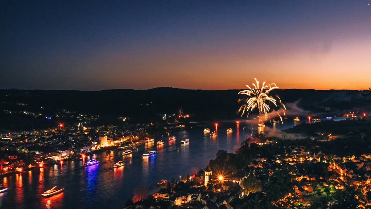 Rhein in Flammen mit Blick vom 