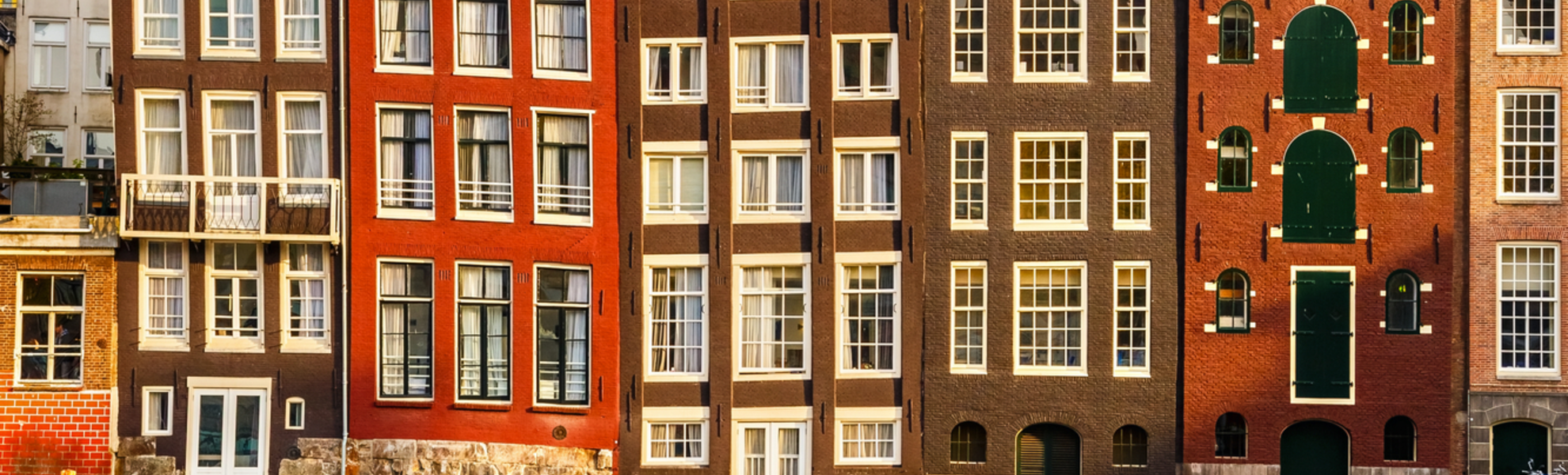 traditionelle holländische Gebäude in Amsterdam - © sborisov - stock.adobe.com