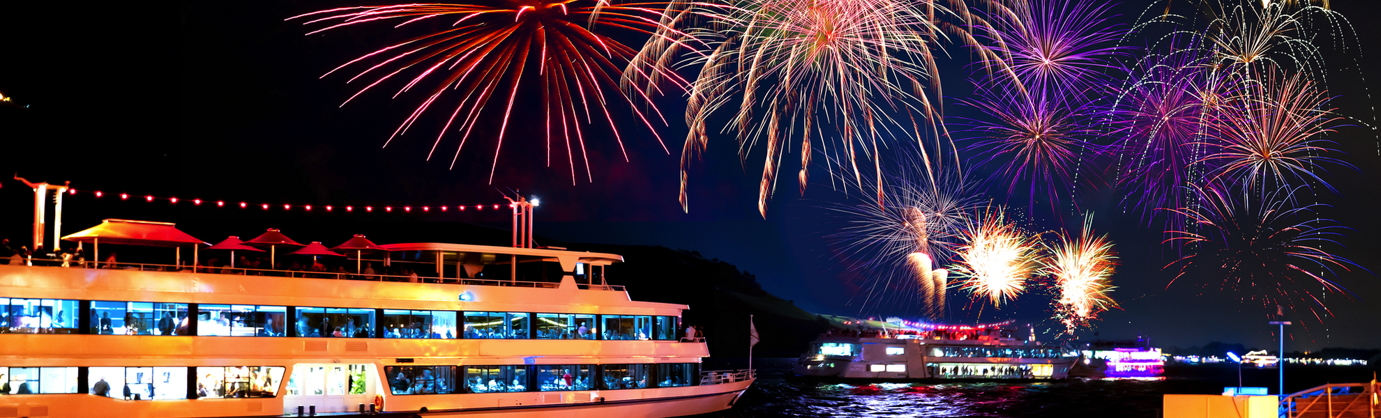 Feuerwerk über dem Rheintal: Rhein in Flammen - ©EKH-Pictures - stock.adobe.com