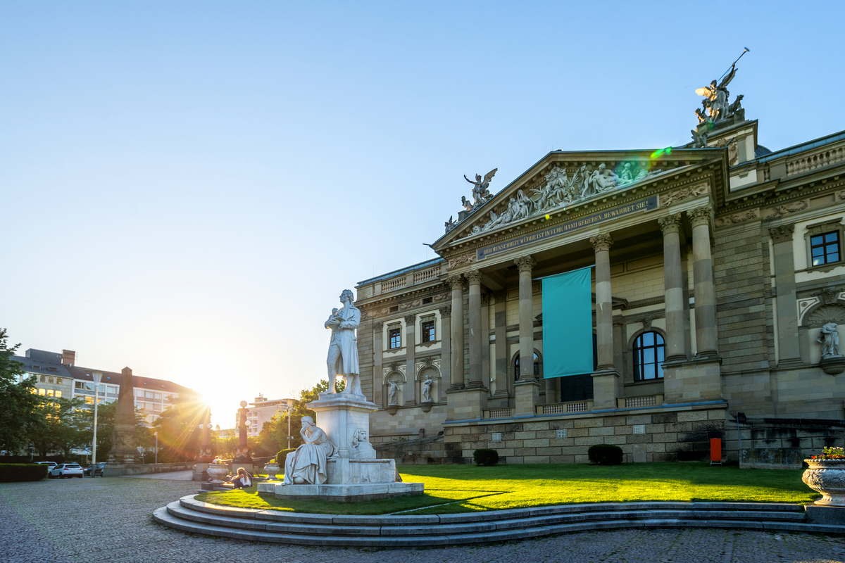 Hessisches Staatstheater Wiesbaden - © Sina Ettmer - stock.adobe.com
