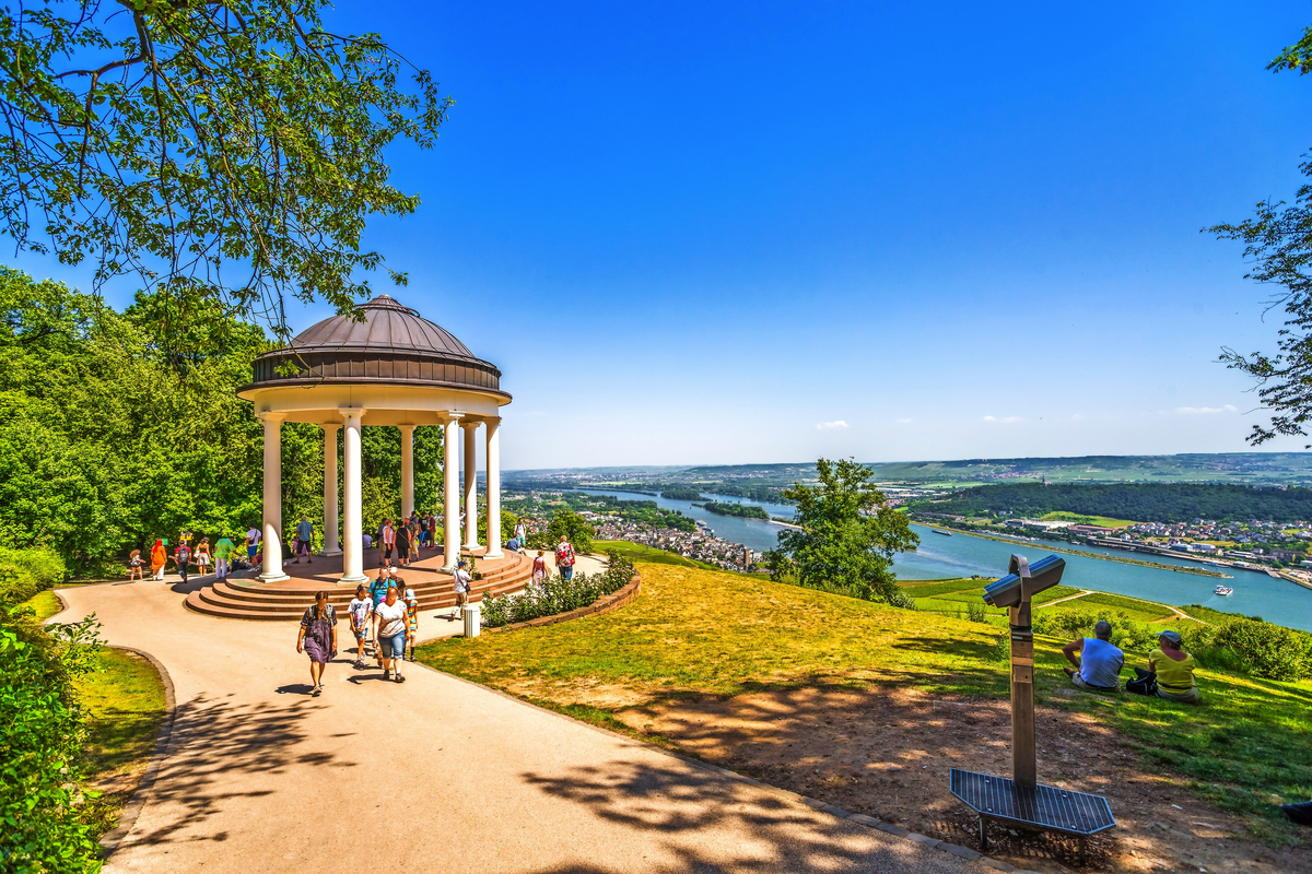 Blick vom Niederwalddenkmal in Rüdesheim - © pure-life-pictures - stock.adobe.com