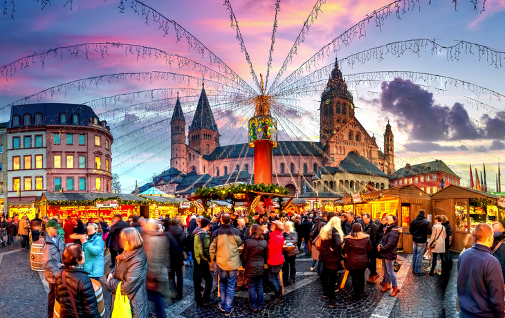 Mainzer Weihnachtsmarkt am Dom - © Sina Ettmer - stock.adobe.com