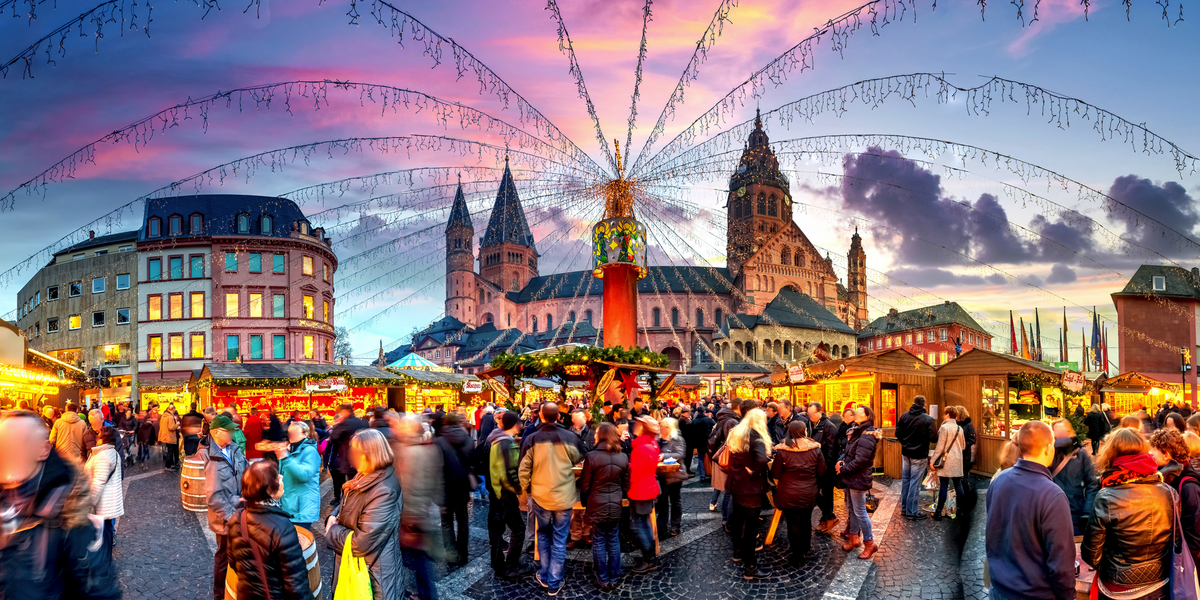 Mainzer Weihnachtsmarkt am Dom - © Sina Ettmer - stock.adobe.com